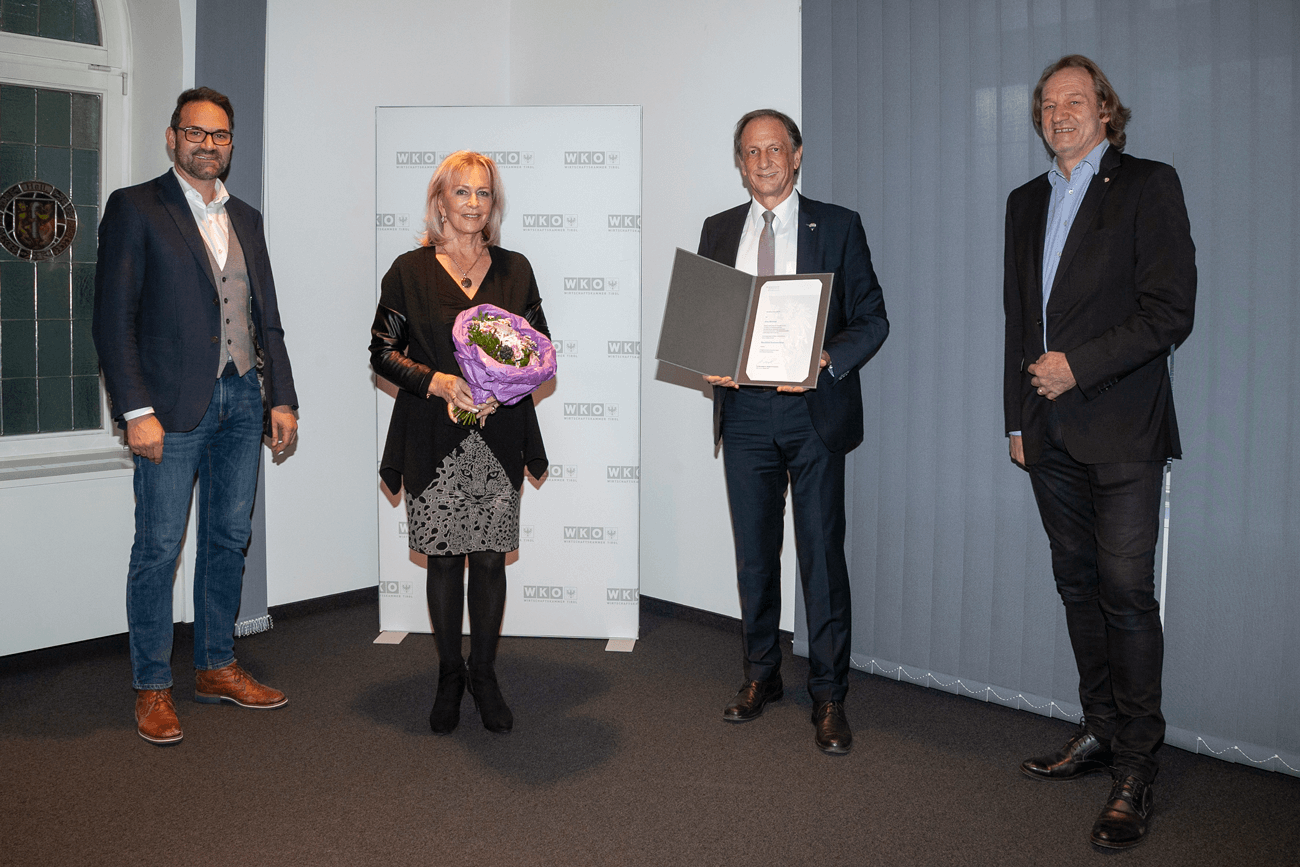Kommerzialrat Arno Wimmer (2.v.r.) mit Gattin Irma Wimmer-Wechsler, WK-Präsident Christoph Walser (l.) und Dietmar Hernegger, Spartenobmann Information und Consulting.
