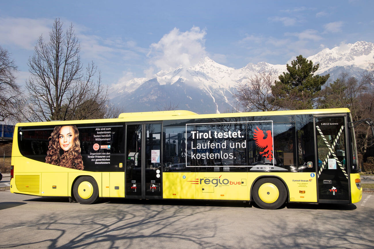 Im Test-Bus der Tiroler Friseure und der Gewerblichen Dienstleister werden weiterhin kostenlose Antigentests angeboten - er macht wöchentlich in Maurach, Zirl, Innsbruck, Landeck und Axams Station.