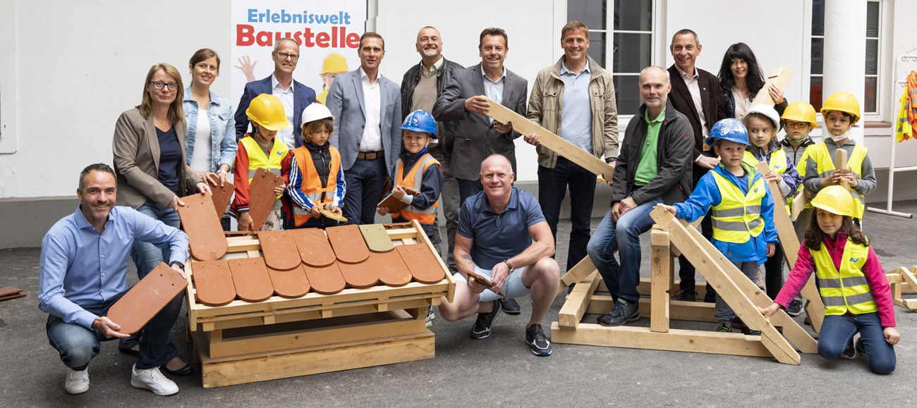 Tirols Bauwirtschaft freut sich über 3.000 Schulkinder aus allen Bezirken, die auf der „Erlebniswelt Baustelle“ in 14 (Lehr-)Berufe hineinschnupperten.