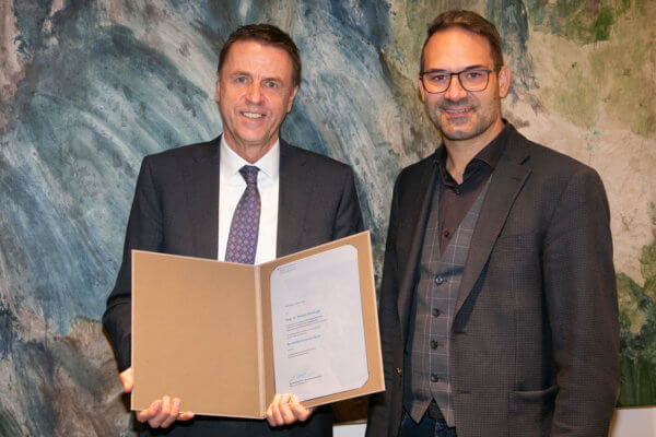 WK-Präsident Christoph Walser (r.) gratulierte dem frischgebackenen Kommerzialrat Michael Misslinger.