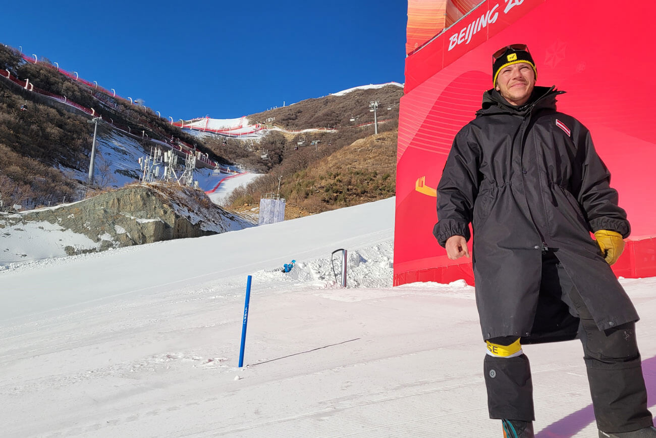 „TechnoAlpin“-Profi Manuel Schöpf aus dem Ötztal zeichnete für die „Schneesicherheit“ bei den 24. Olympischen Winterspielen verantwortlich – in einer der trockensten Gegenden der Welt war das alles andere als einfach.