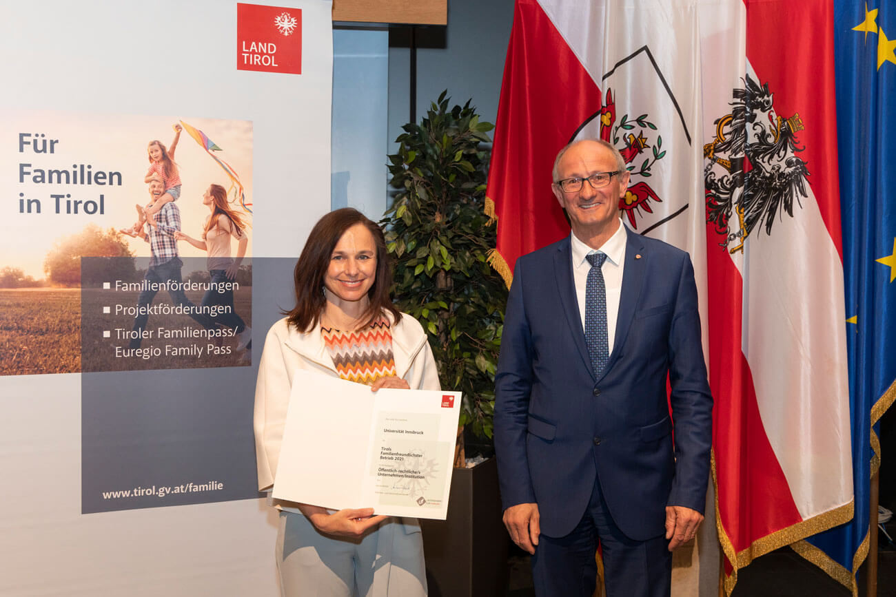 LR Anton Mattle ehrte die Universität Innsbruck, Sieger in der Kategorie 4: Öffentlich-rechtliche Unternehmen/Institutionen