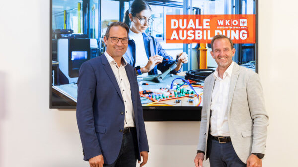 Präsident Christoph Walser (l.) und Lehrlingskoordinator der WK Tirol David Narr sehen fehlende Lehrlinge als großes Problem.