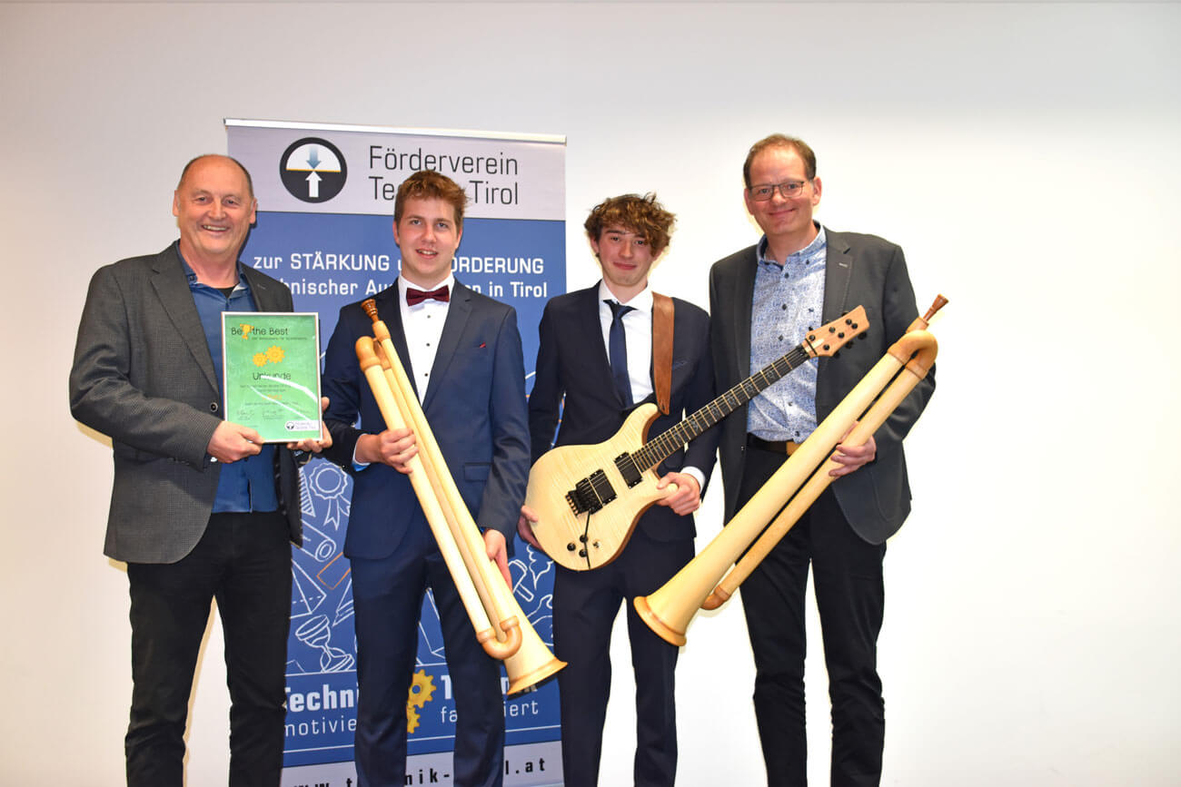 Platz 1 ging an Mathias Schärmer und Melchior Wachter von der HTL Imst, Abteilung Innenarchitektur und Holztechnologie, für das Projekt „Holzmöbel und Holzinstrumente für MusikerInnen“.