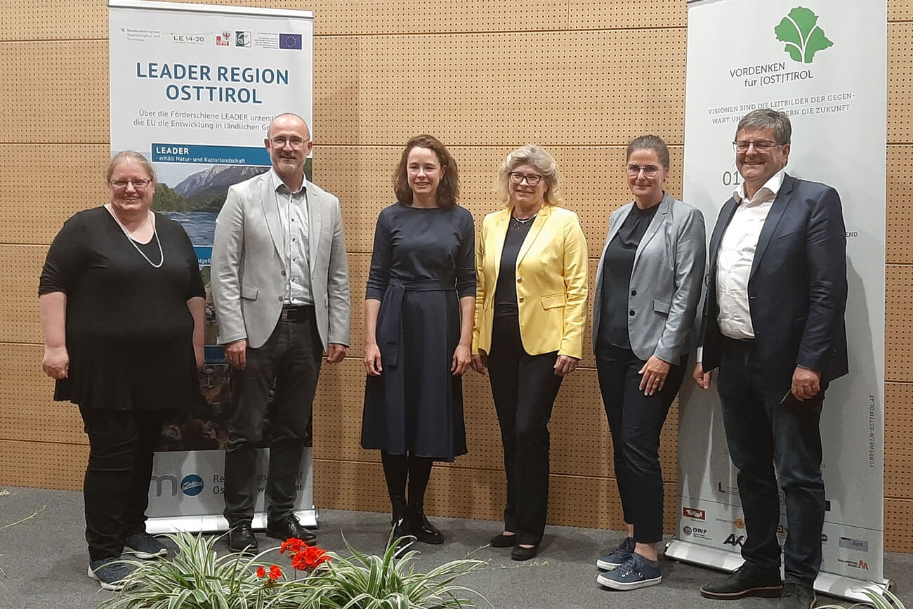 Das Team „Vordenken für Osttirol“ ist sichtlich erfreut über den großen Andrang bei der ersten gelungenen Veranstaltung der Vortragsreihe „Zukunft der Arbeit“