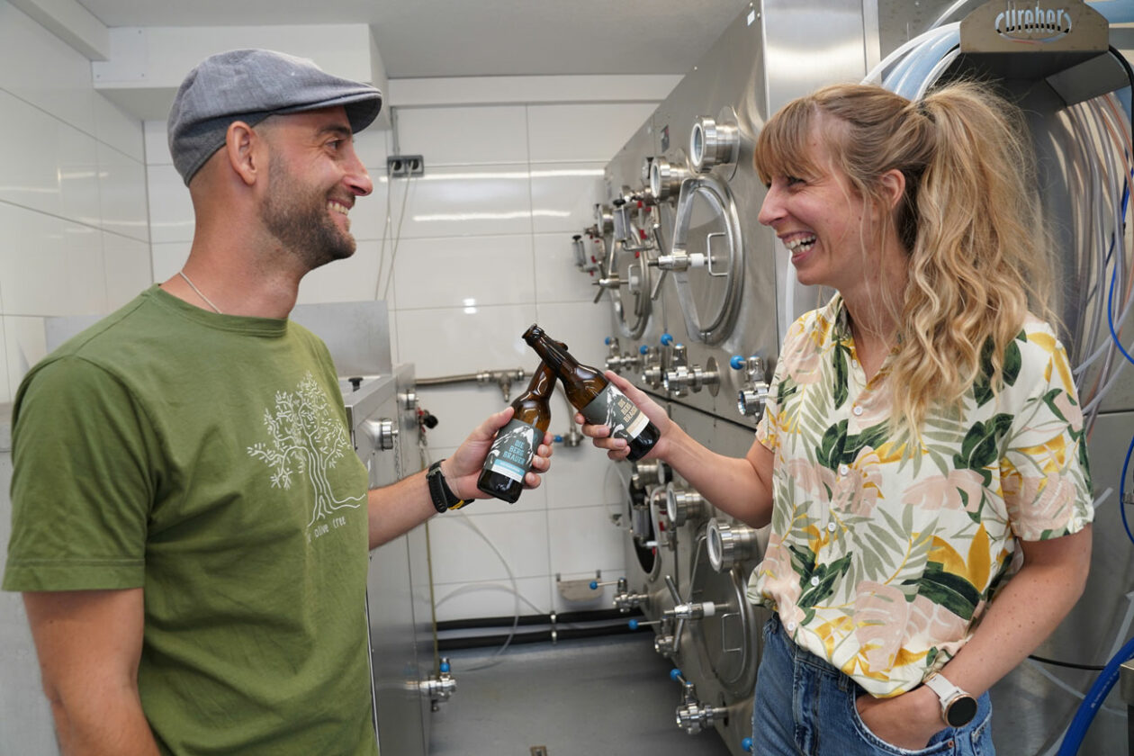 Die Bergbrauer: Roman Hänseler und Elisa Thöni haben sich im Bergdorf Greit gemeinsam den Traum einer kleinen Bierbrauerei erfüllt, wo bestes Craftbier produziert wird.
